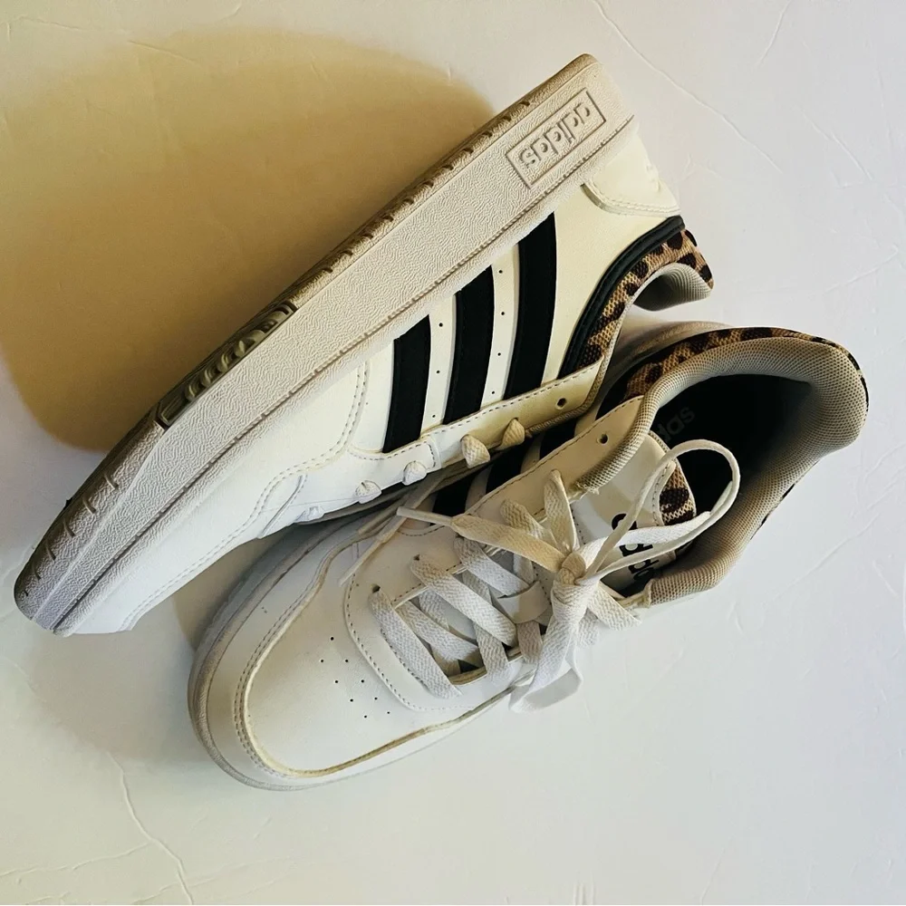 Women’s Adidas Hoops 3.0 size 7.5 like new - Picture 3 of 6